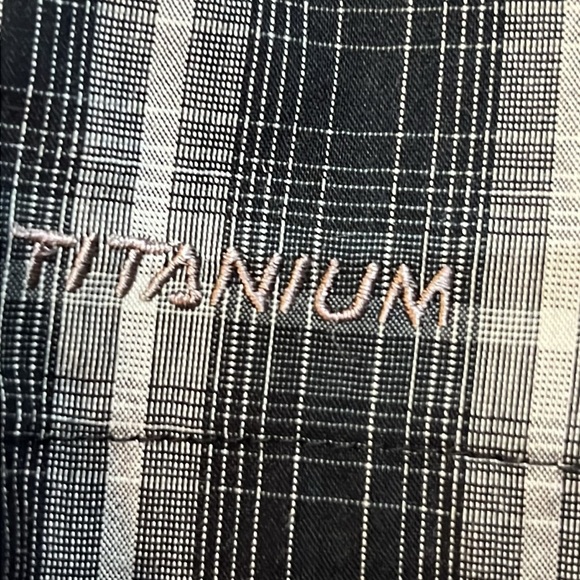 Columbia Titanium Omni-Shield Black Plaid Shorts size 16 - Picture 2 of 12